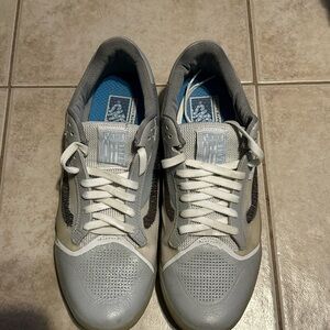 Vans Men's Sneakers in Gray and White